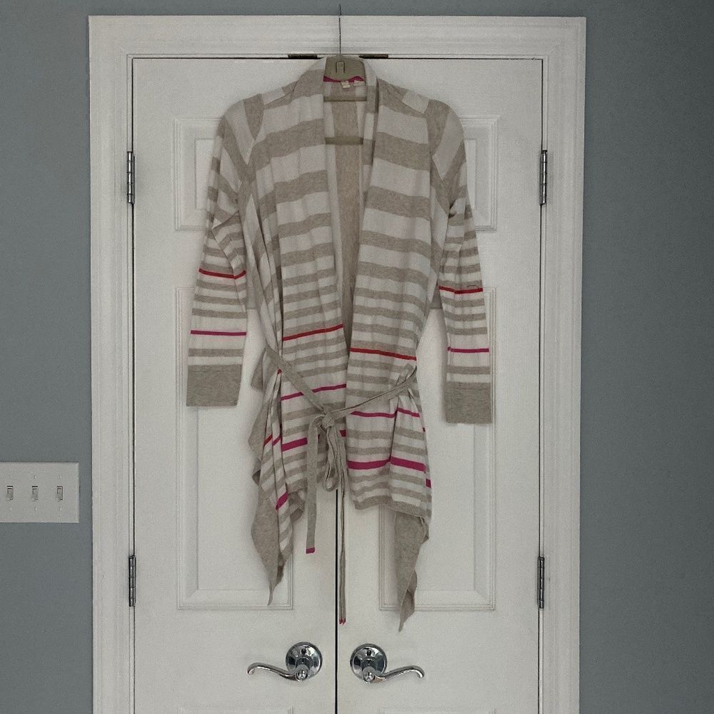 Moth cardigan with tie and longer front points